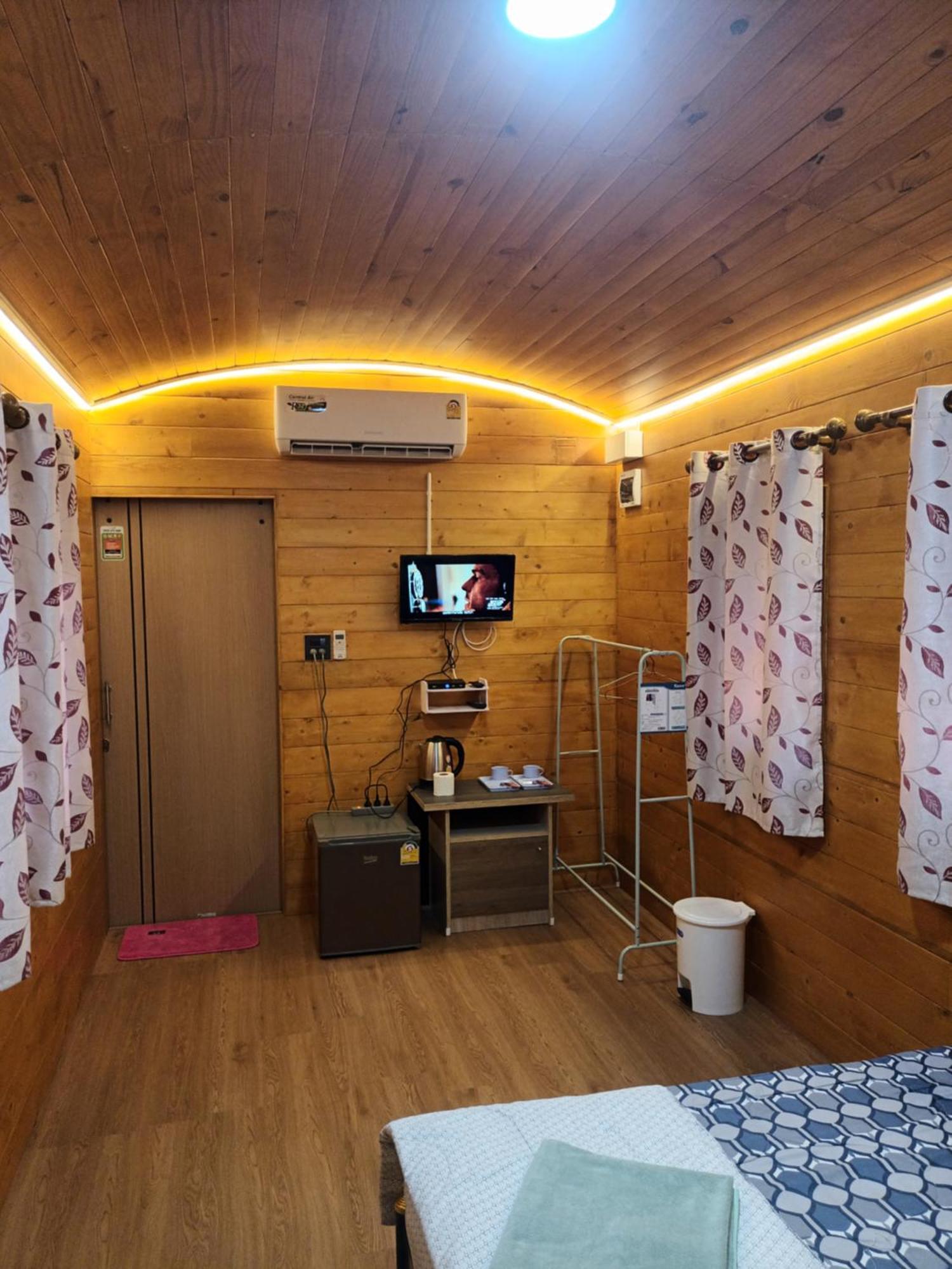 ชายเขาโฮมสเตย์ Kanchanaburi Exterior foto